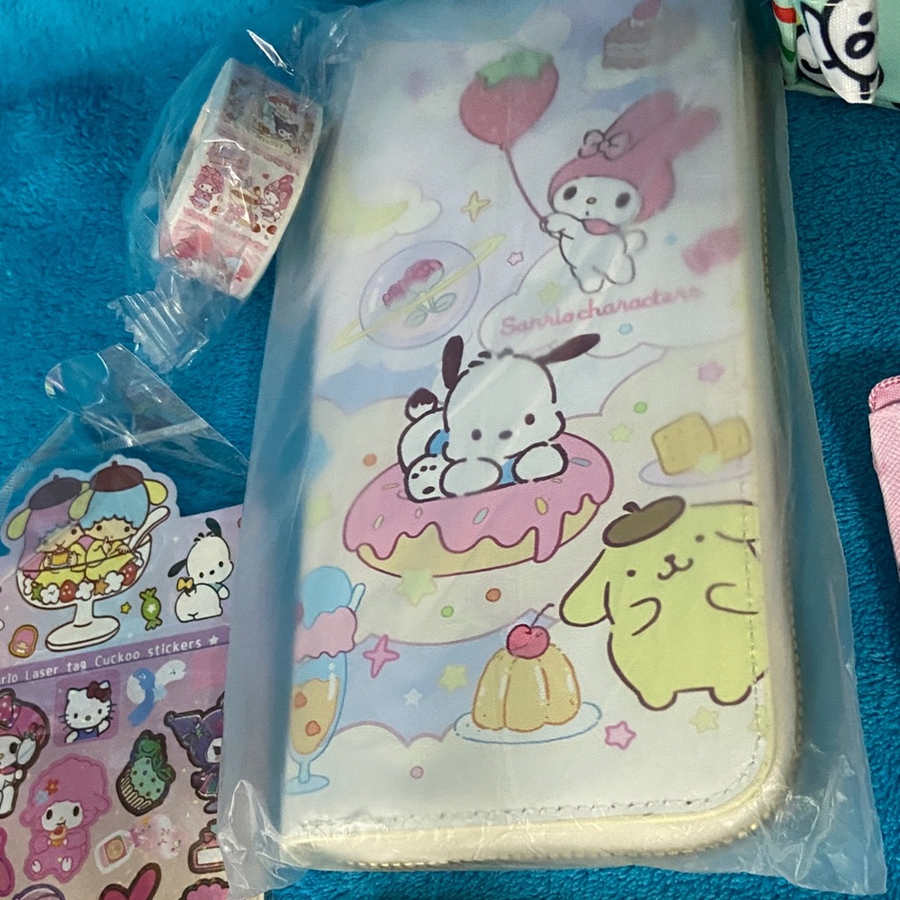 Sanrio My Melody & Friends Wallet + Accessories - Picture 5 of 7